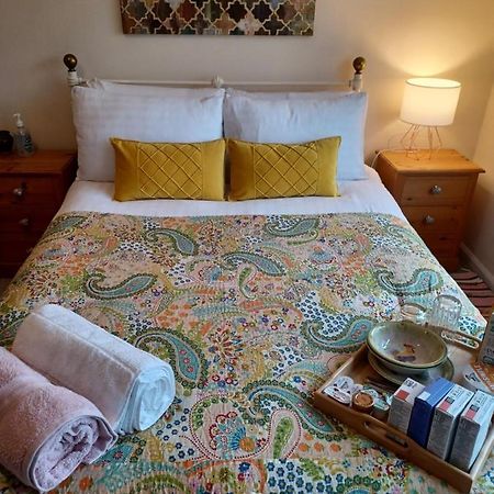 Stunning Homestay In Wolverhampton Bushbury Kültér fotó