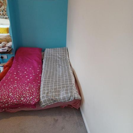 Stunning Homestay In Wolverhampton Bushbury Kültér fotó