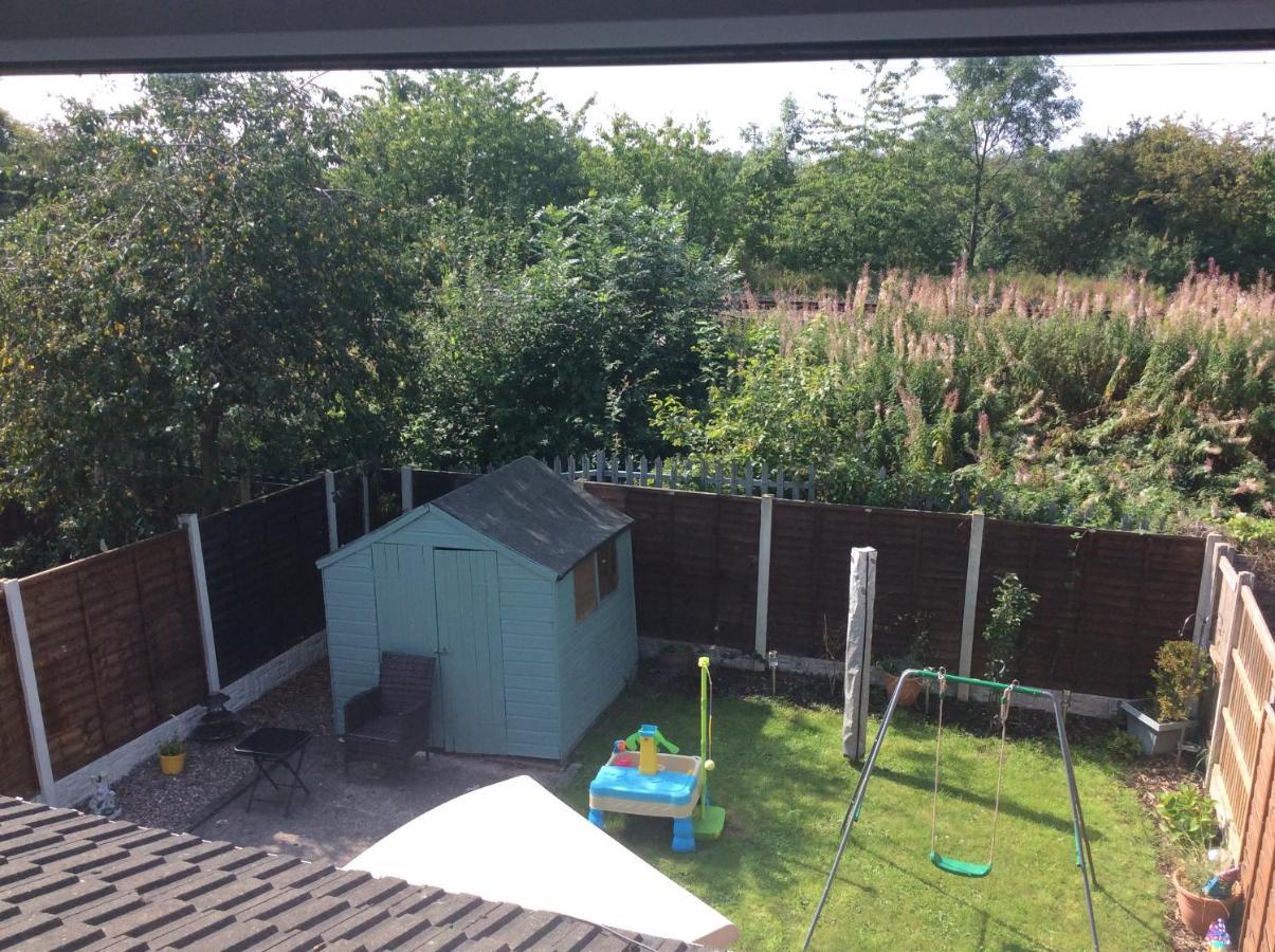Stunning Homestay In Wolverhampton Bushbury Kültér fotó