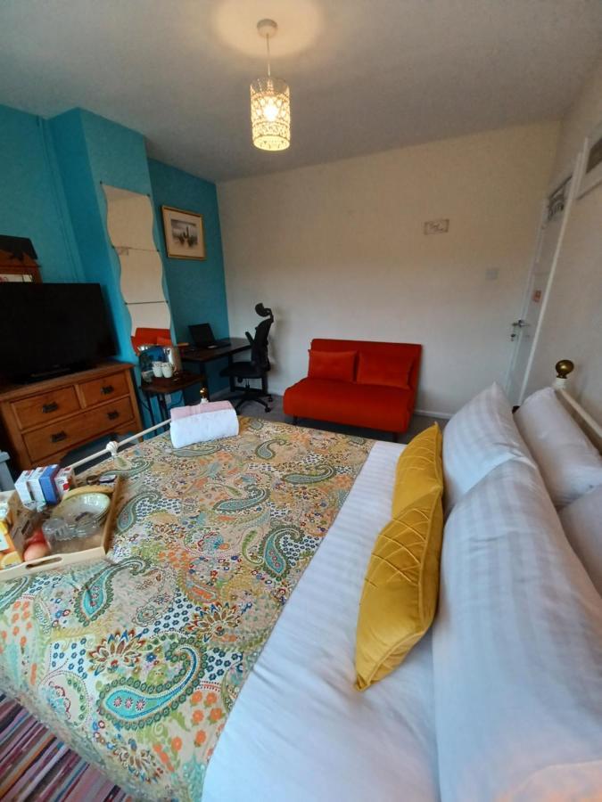 Stunning Homestay In Wolverhampton Bushbury Kültér fotó