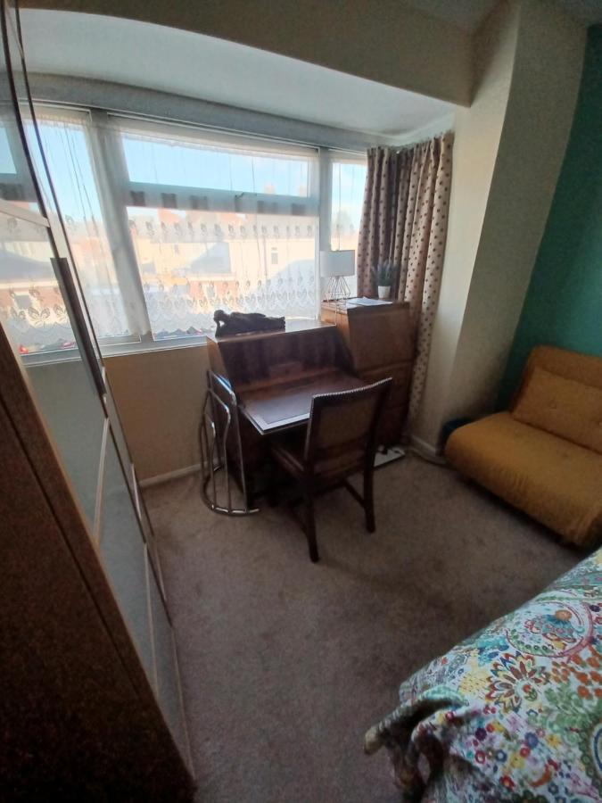 Stunning Homestay In Wolverhampton Bushbury Kültér fotó